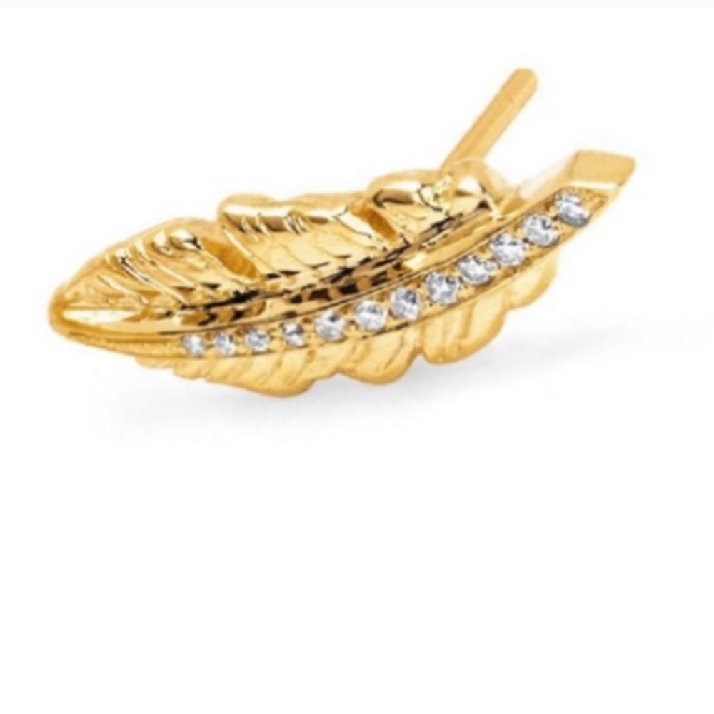 Leaf earring with diamonds